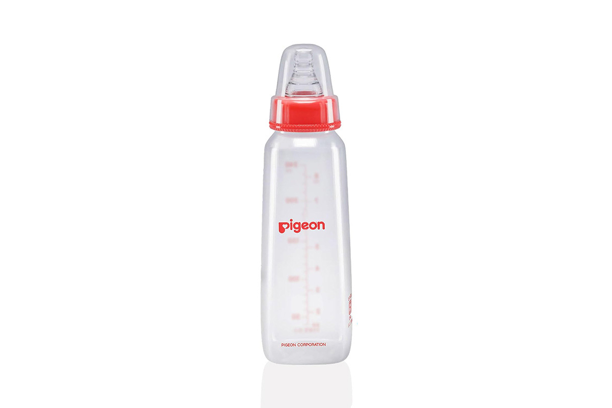 PIGEON FLEXIBLE PLASTIC FEEDING BOTTLE RED 4 MONTHS MEDIUM 200 ML - Life Care Apotek