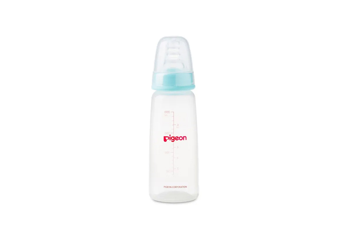 PIGEON FLEXIBLE PLASTIC BOTTLE 4 PLUS MONTHS COLOR BLUE 200 ML - Life Care Apotek